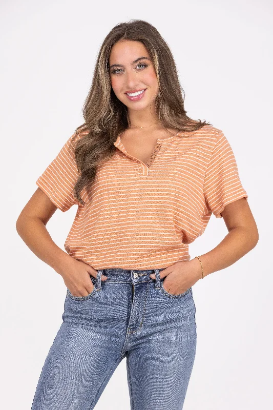 To The Right Women's Classic V-Neck Short Sleeve Top