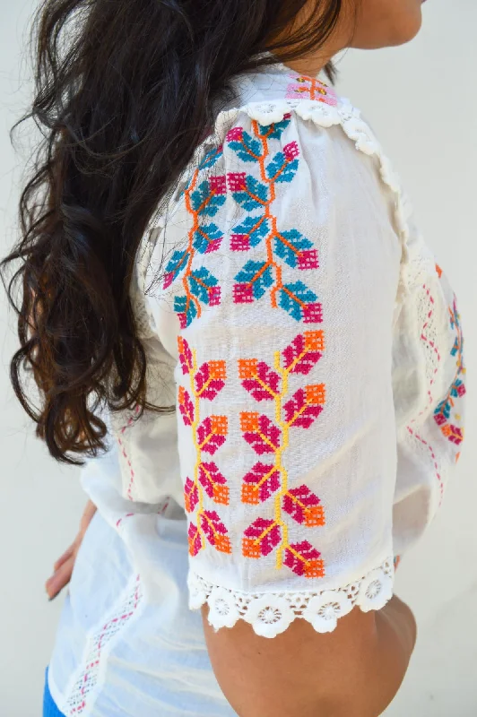 Place du Soleil White Embroidered Short Sleeve Blouse