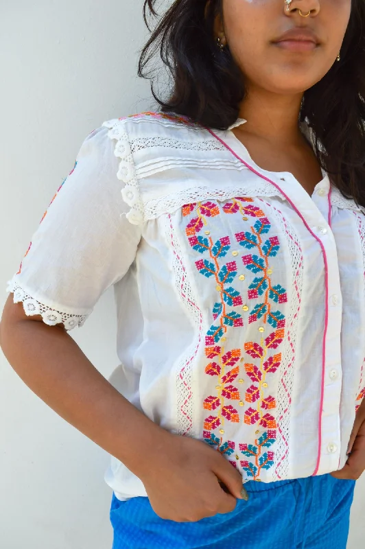 Place du Soleil White Embroidered Short Sleeve Blouse