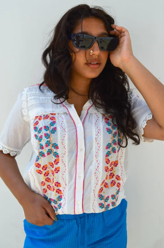 Place du Soleil White Embroidered Short Sleeve Blouse