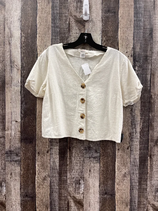 White Top Short Sleeve Urban Romantics, Size M